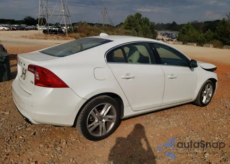 2015 Volvo S60 Premier из США, поврежденный, VIN YV140MFB4F1306892